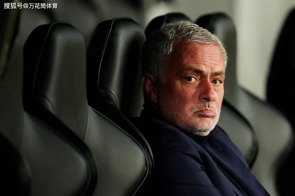 随着0-3惨败+穆里尼奥2连败，欧冠最新积分榜：本菲卡要做副班长