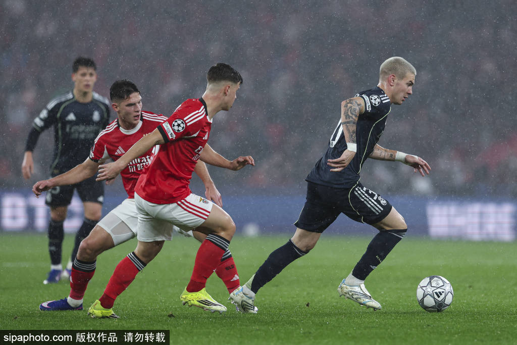 进球无效！贡萨洛打门，居莱尔补射进球，但越位在先